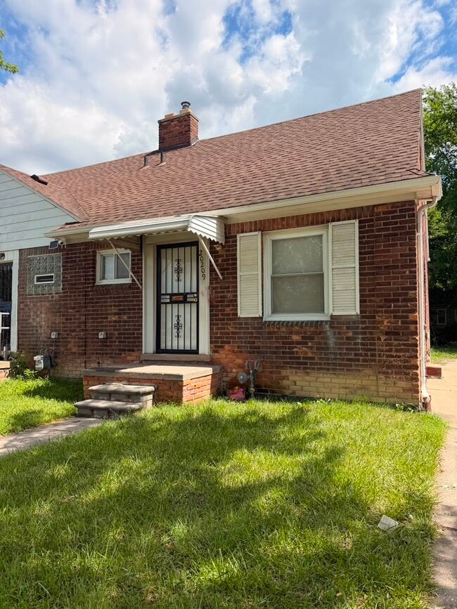 Building Photo - 20209 Moross Rd