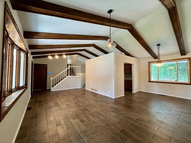 Building Photo - Welcome to your new home in the heart of T...