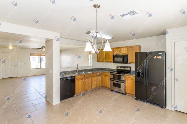 Building Photo - Beautiful home in SK Ranch