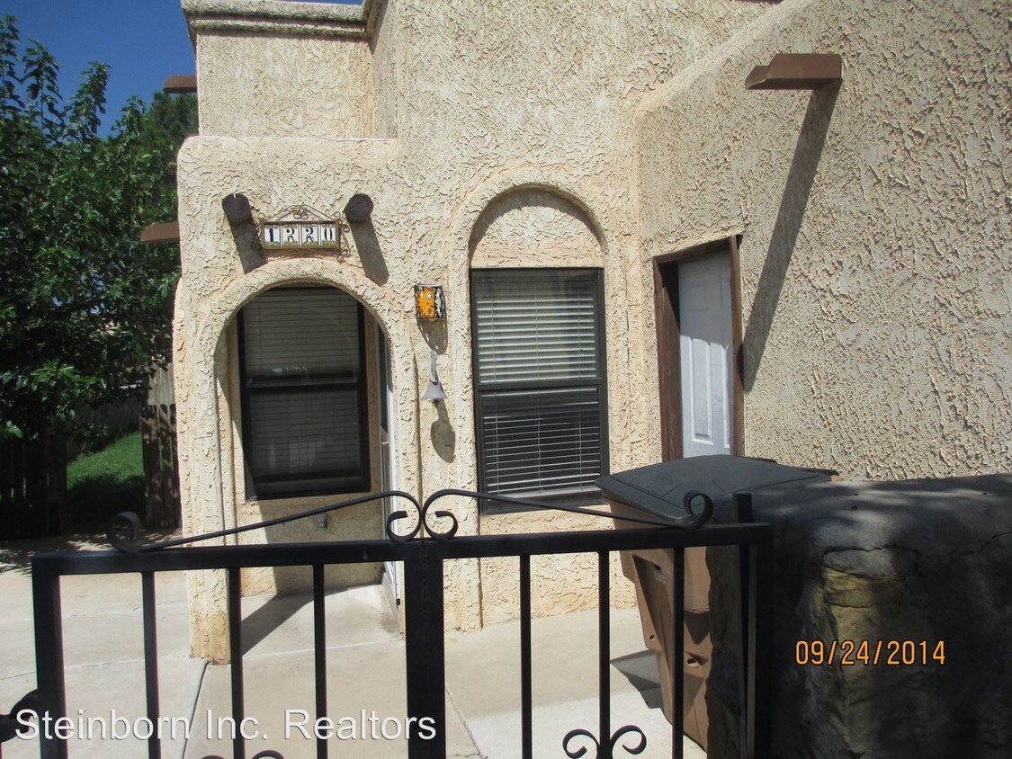 Primary Photo - 1220 Camelot Dr