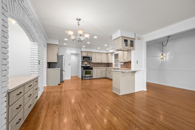 Foto del edificio - 14132 Carfax Ave