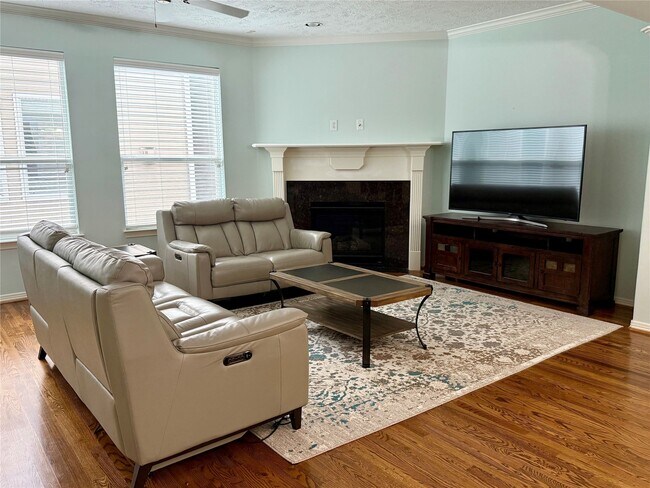 Foto del edificio - 3410 Skyline Village Dr