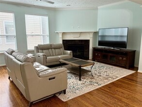 Building Photo - 3410 Skyline Village Dr