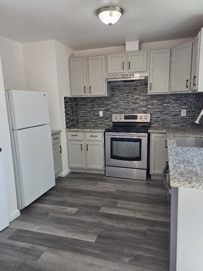 Building Photo - 3-Bedroom house with 2 Baths in Sacramento