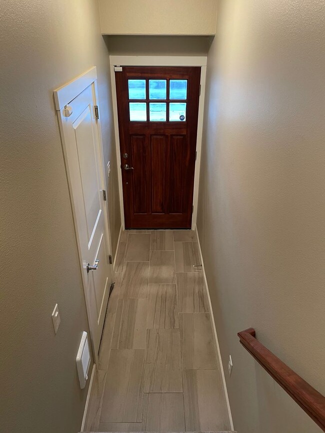 Building Photo - LUXURY 4 BD TOWNHOME! GATED PARKER VILLAGE...