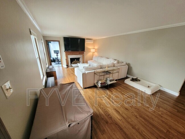 Building Photo - 3128 Ellis Pl