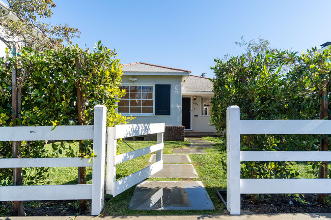 Picket Fence entrance - 8004 Holy Cross Pl