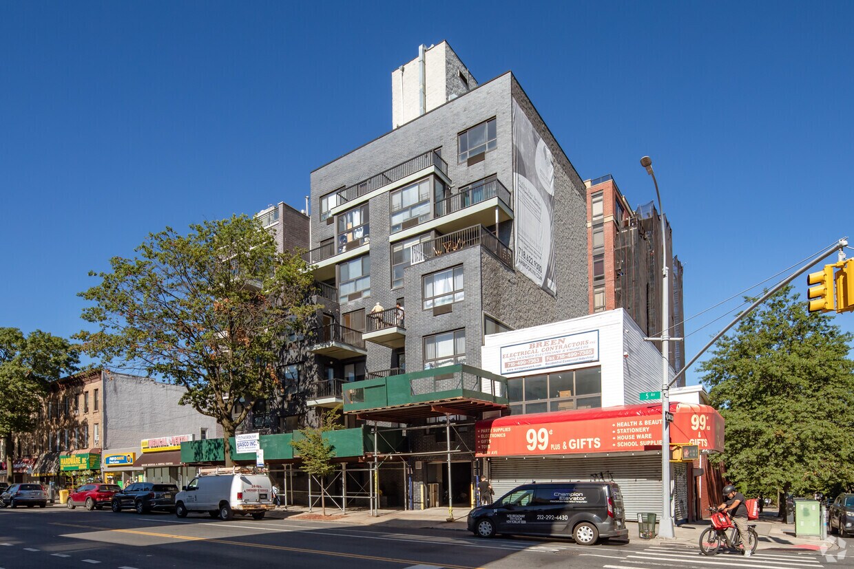 Primary Photo - 572 5th Ave