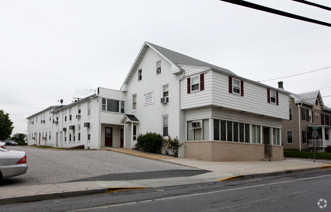 Building Photo - 1326 N Main St