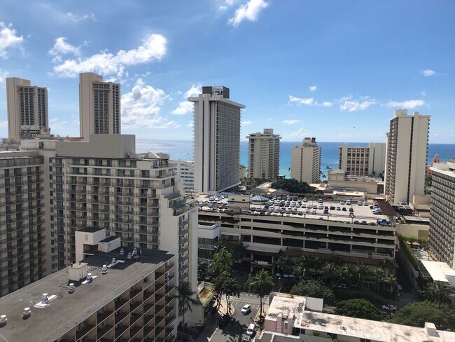 Foto del edificio - 1/1/2 - Penthouse Unit- Utilities Included - Large Covered Lanai w/Ocean & City Views