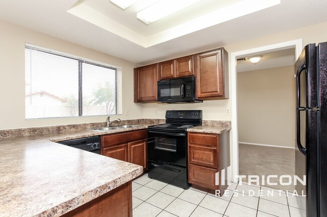 Building Photo - 12521 N 79th Ave