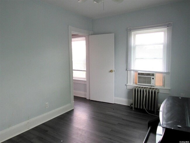 Building Photo - 721 S Wellwood Ave