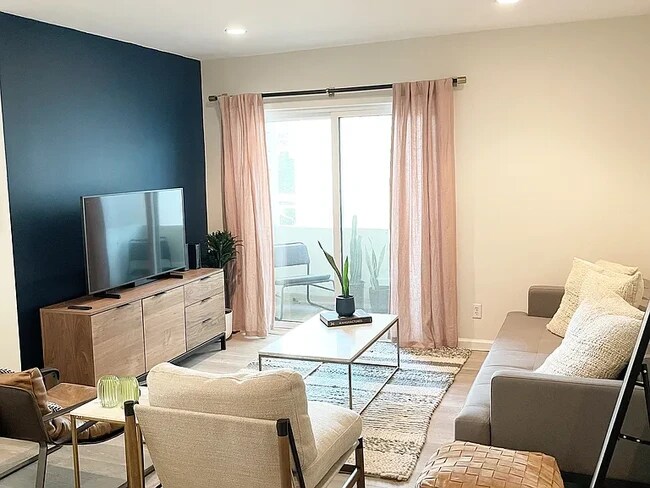 Foto del edificio - 1522 S Centinela Ave