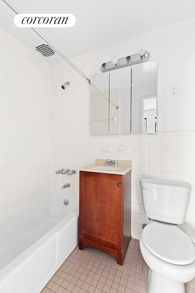 Foto del edificio - 127 W 81st St