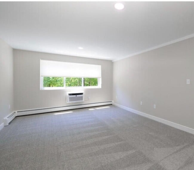Building Photo - 7 Stonehill Dr