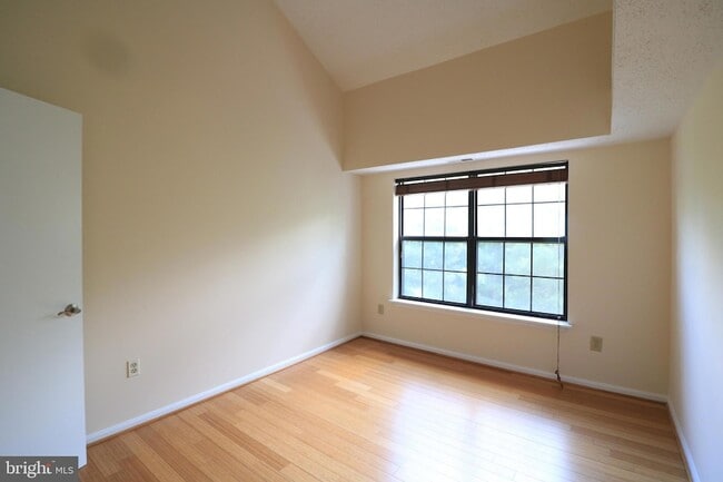 Building Photo - 1639 Carriage House Terrace