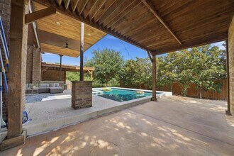 Building Photo - 8729 Vantage Point Dr