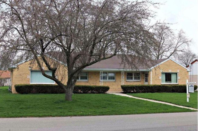 Building Photo - 4516 West Norwich Street
