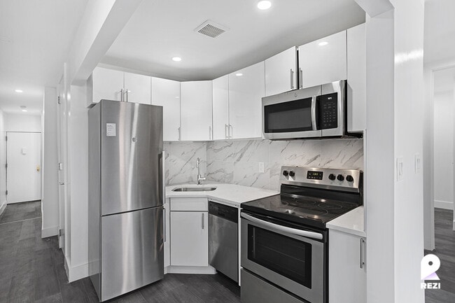 Building Photo - 2153 Amsterdam Ave