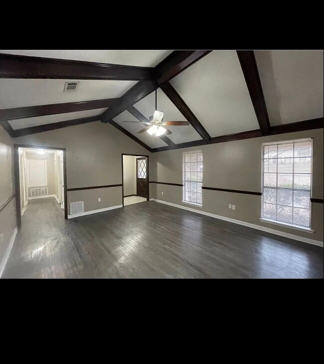 Building Photo - 233 Pecan Creek Dr