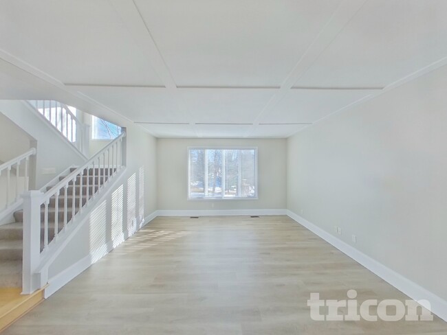 Building Photo - 606 Lincoln Dr NE