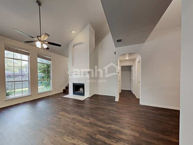 Building Photo - 636 Cherry Tree Drive