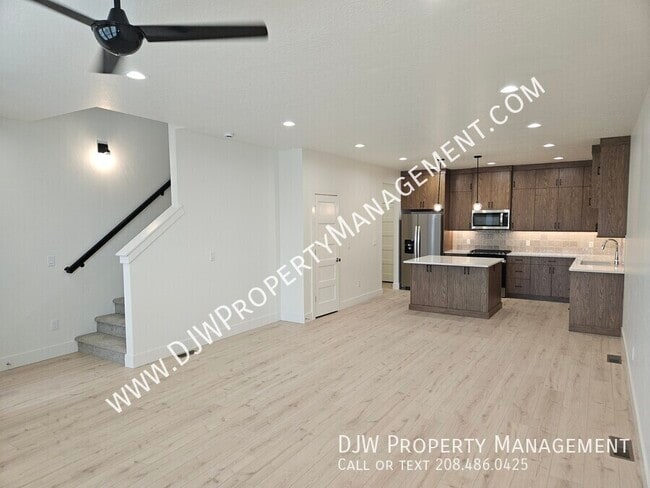 Building Photo - 1199 N Webb Wy