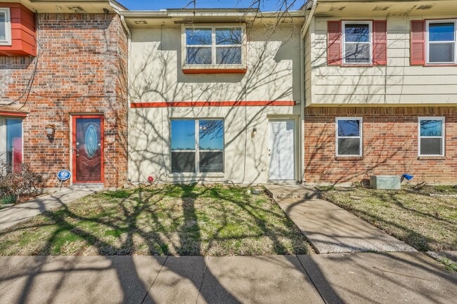 Building Photo - 32 E Mountain Ln