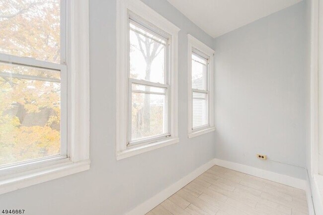 Sun Room - 190 21st St