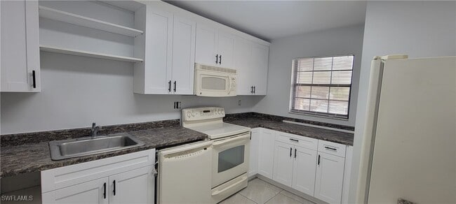 Foto del edificio - 5233 Treetops Dr