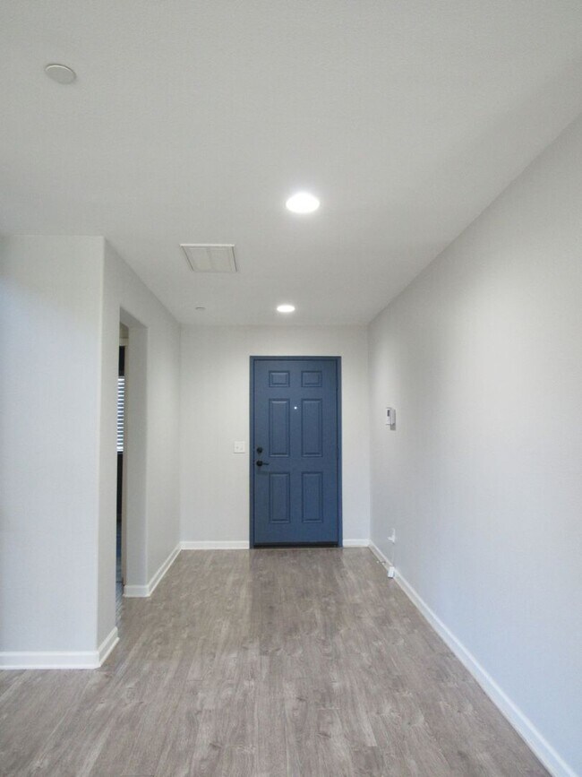 Building Photo - (APPLICATION PENDING) Spacious East Lancas...
