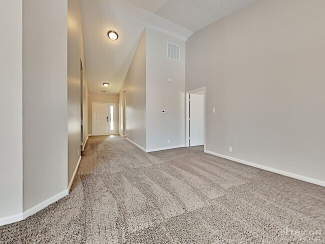 Building Photo - 526 Alton Dr