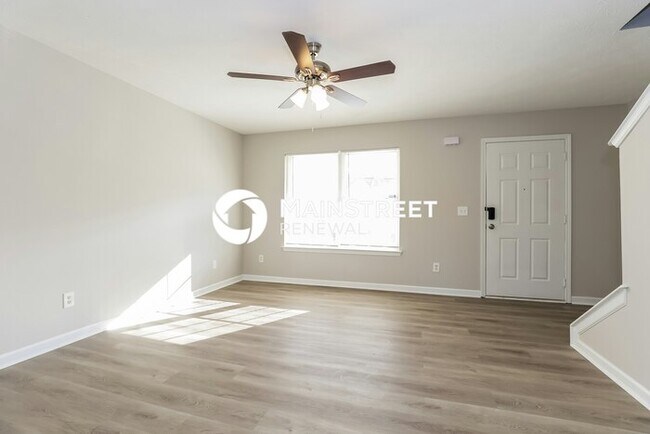 Foto del edificio - 2 Bedroom Pet-Friendly Home in La Vergne, TN with Main Street Renewal