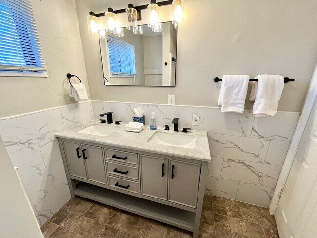 Foto del edificio - 4305 NW 56th St