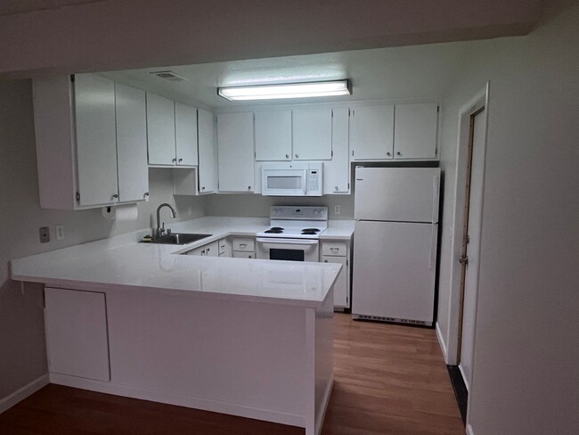 Building Photo - BEAUTIFUL UPDATED DUPLEX IN CITRUS HEIGHTS!!