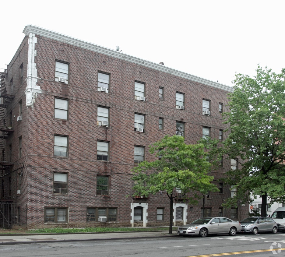 Building Photo - 8015 Bay Pky