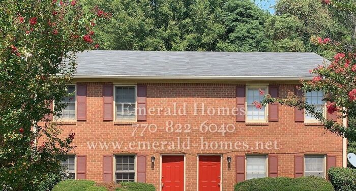 Primary Photo - Finally 2 bedroom 1.5 bath available in La...