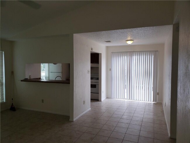Foto del edificio - 1922 Gracy Farms Ln