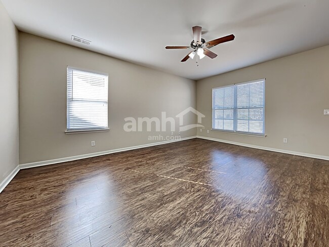Foto del edificio - 116 Stoney Creek Way