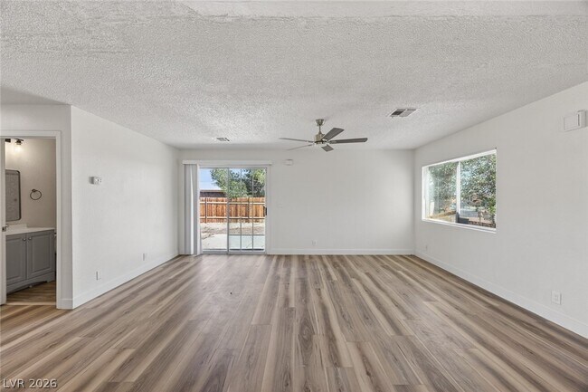 Foto del edificio - 1320 Gold Ave