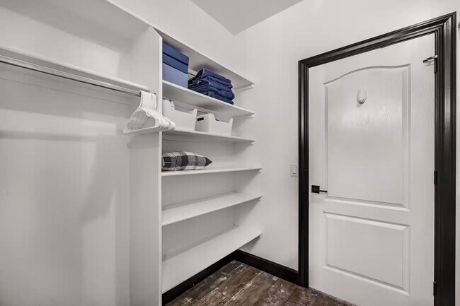 Building Photo - 304 Palomino Dr