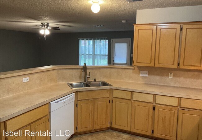 Foto del edificio - 4 br, 2 bath House - 4611 Hank Drive