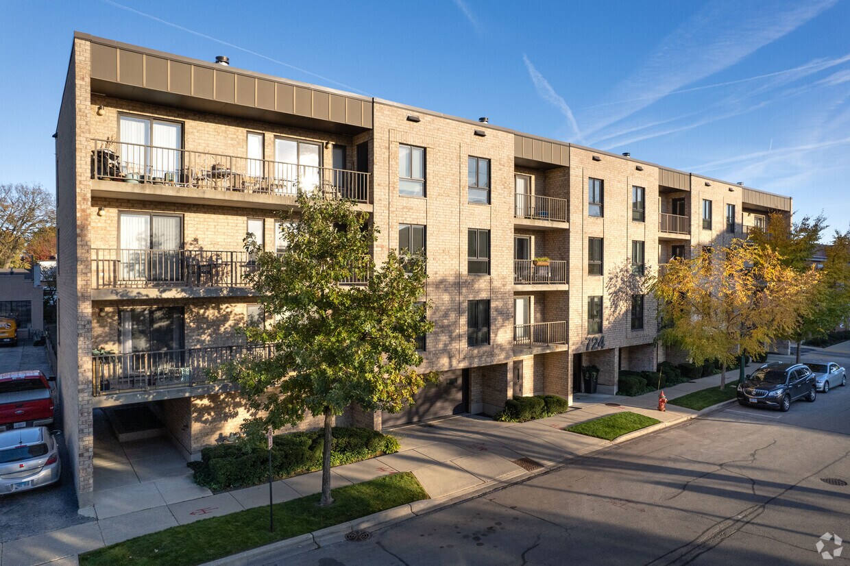 724 12th St, Wilmette, IL 60091 Apartments in Wilmette, IL