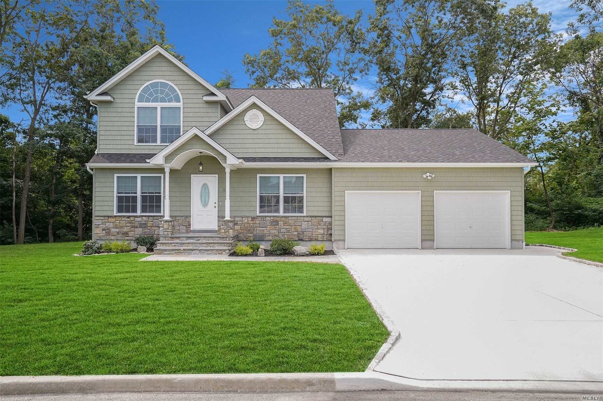 10 Arthur St, Selden, NY 11784 House Rental in Selden, NY