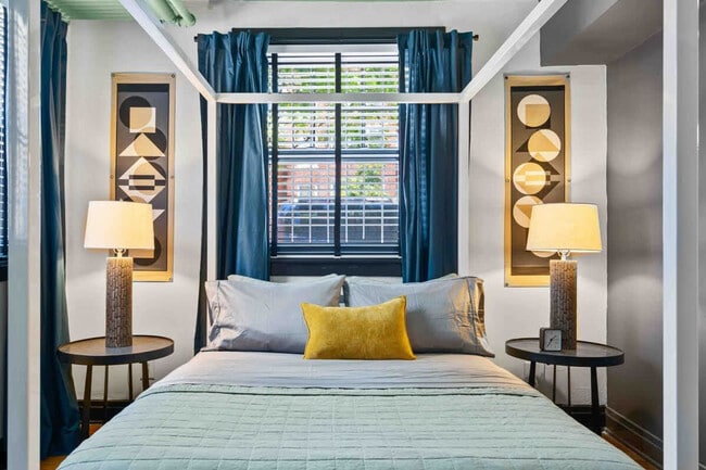 Foto del edificio - 1421 W Addison St