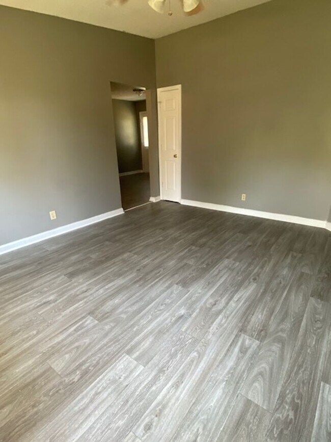 Foto del edificio - Like New & Move in Ready