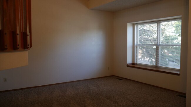 Photo - 4 Bed, 3 Bathroom House with Fenced in Bac...