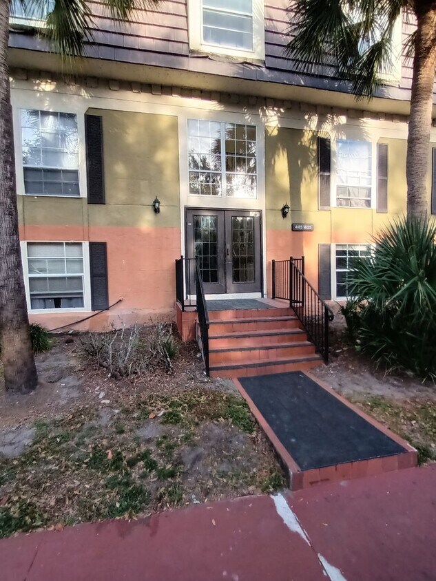 Photo - 2 Bedroom, 2 Bathroom Condo For Rent at 4189 Versailles Drive Orlando FL 32808