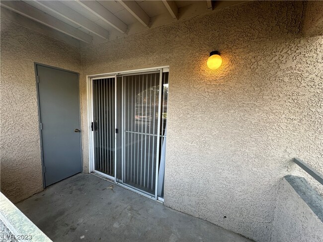 Building Photo - 201 Mission Laguna Ln