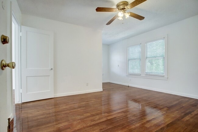 Building Photo - 1229 Heights Blvd